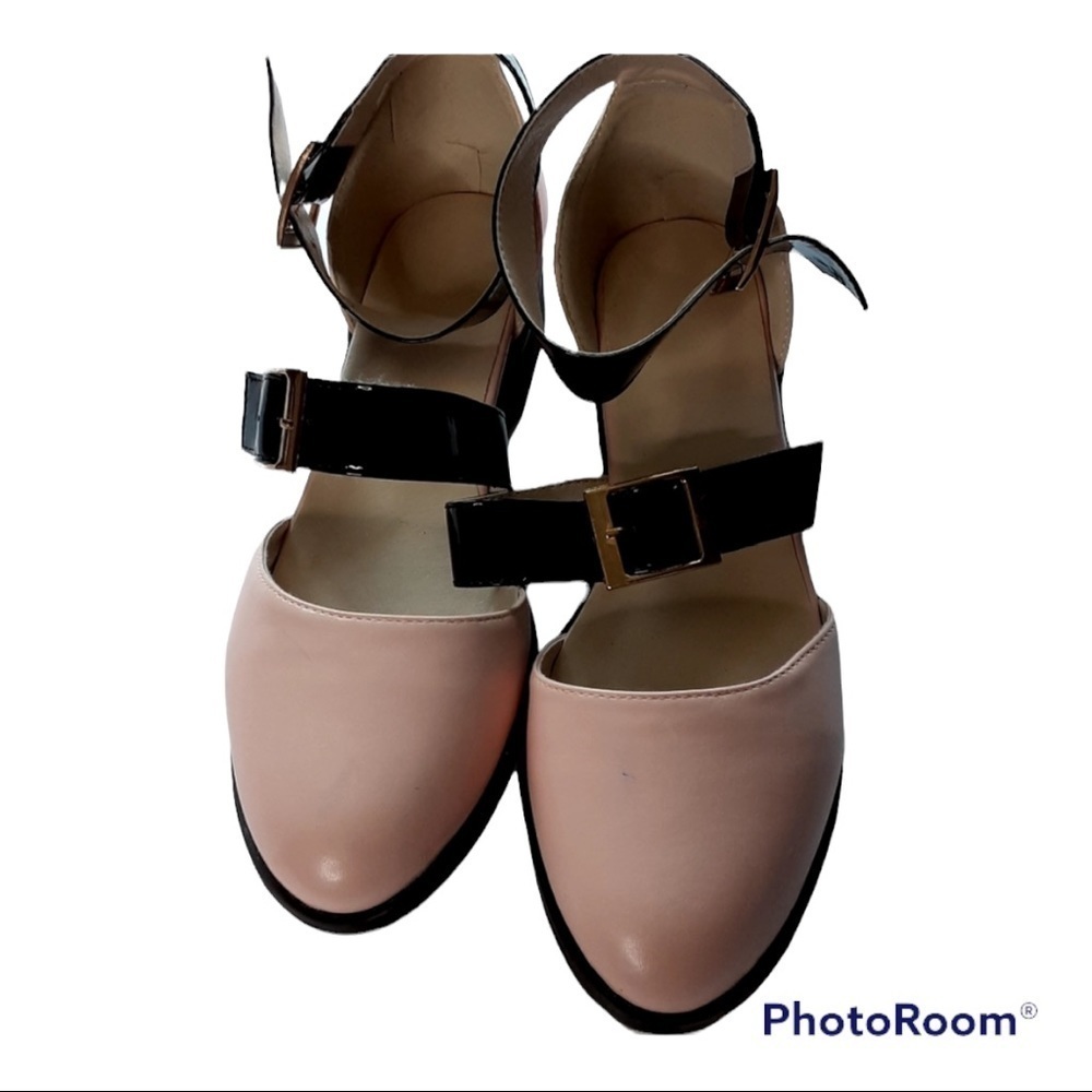 Buckel ankle wrap sandals sz 9